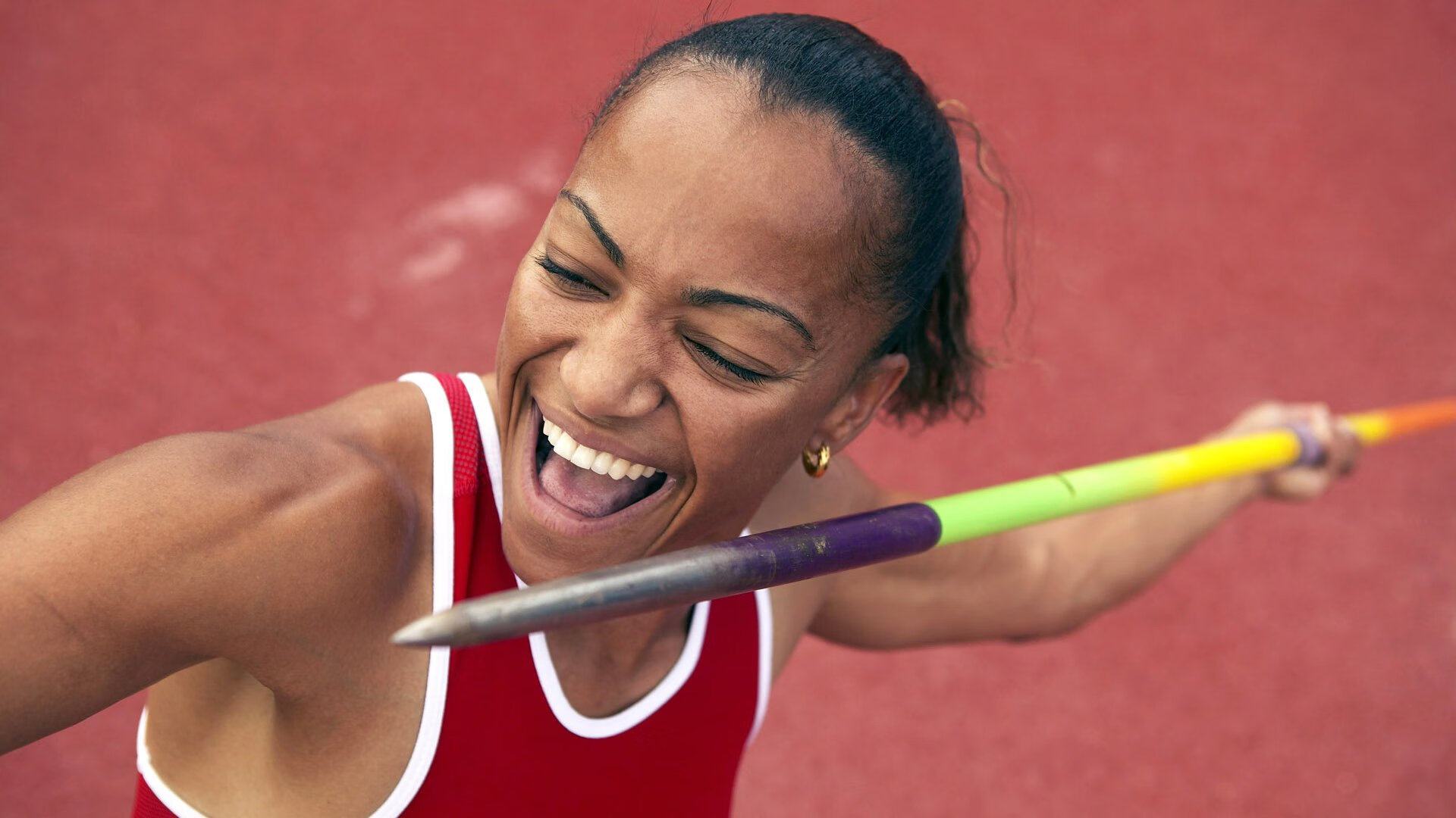 篮球青训基地设施升级促进人才成长，篮球青训队